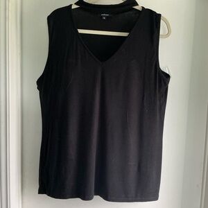 NWOT black ribbed top with fabric around neck. Sz 3Xl